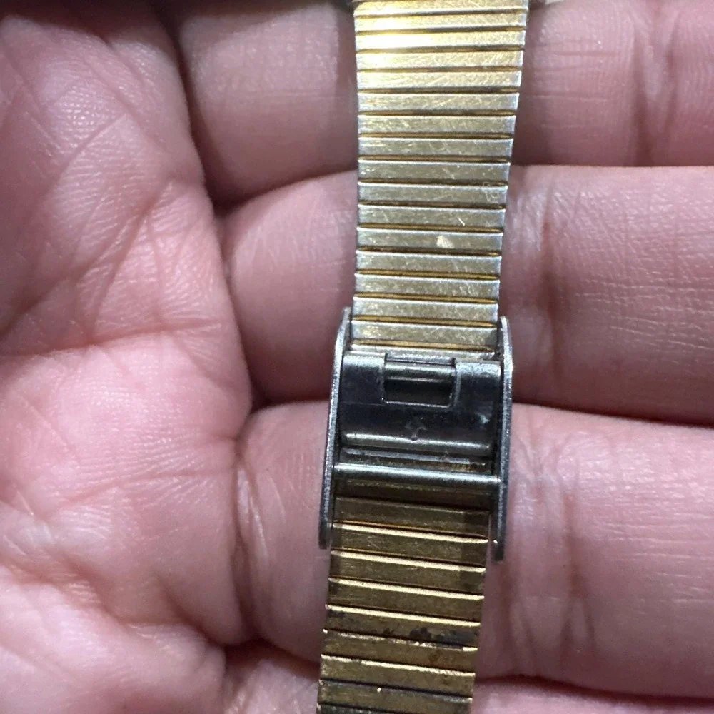 Running Vintage Seiko Watch Women Gold Tone Gold Dial Rectangle 20mm Small‎ Dial